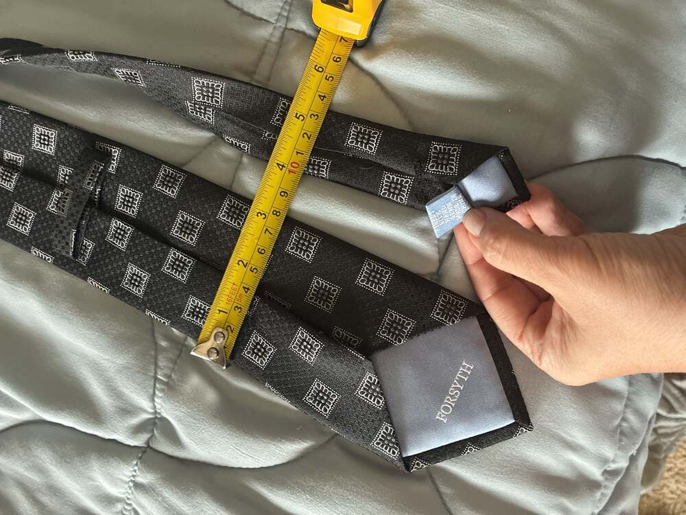 Forsyth Men's Black and Silver Geometric Square Pattern 100% Silk Necktie A719